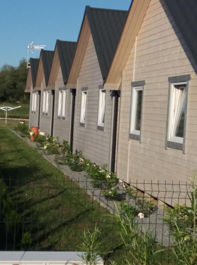 Bajkowe Chatki Rusinowo  Buitenkant foto